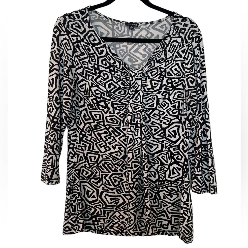 600 West woman’s black and white top,‎ rhinestone accents, size small